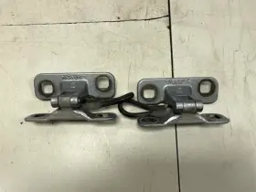 184.bm1305 Bmw 2005 X3 E83 Rear Left And Right Tailgate Hinge Oem