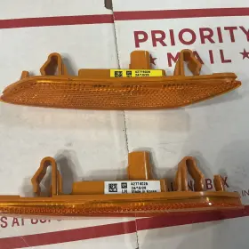 42716026 Buick 42716025/42716026 Envista 2024 Side Marker Corner Lamps R L 42716026 Buick 42716025/42716026 Envista 2024 Side Marker Corner Lamps R L