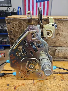 217-990300 Cadillac 02-06 Escalade Tailgate Lift Motor Push-button Actuator Oem 217-990300 Cadillac 02-06 Escalade Tailgate Lift Motor Push-button Actuator Oem