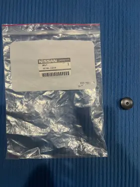 90398zq000 Genuine Nissan Oem Tailgate Hinge Bolt For Brand New
