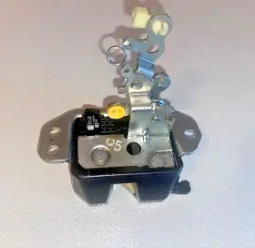 96413276 Gm 2004-2011 Rear Tailgate Latch Genuine New Oem Part Number