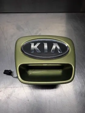87310-2k000 Kia 2010-2013 Soul Rear Tailgate Garnish Handle Bezel With Emblem Oem