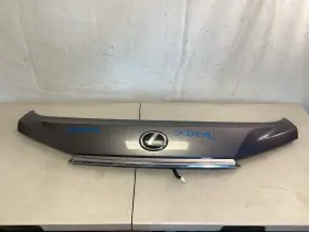 76801-0e290 Lexus 76811-0e260/76801-0e290/390 2016-2021 Rx350 450h Rear Tailgate Center Molding Assembly Used Oem