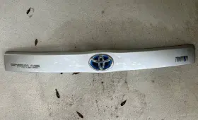 76801-0q900 Toyota 2011-2015 Prius Rear Trunk Tailgate Hatch Trim Molding With Logo Oem 76801-0q900 Toyota 2011-2015 Prius Rear Trunk Tailgate Hatch Trim Molding With Logo Oem