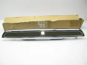 81270-29175 Toyota Nos Oem License Plate Light Lamp - 1973-1978 Corona 81270-29175 Toyota Nos Oem License Plate Light Lamp - 1973-1978 Corona
